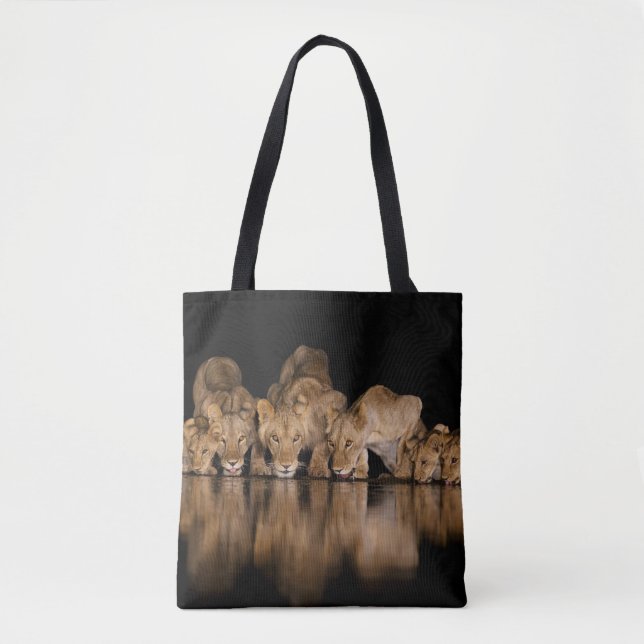 Tote Bag Fierté de lions buvant au point d'eau la nuit (Devant)