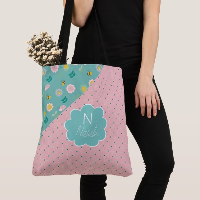 Tote Bag Fleurs de printemps rose tendance Nom initial Mono (De près)