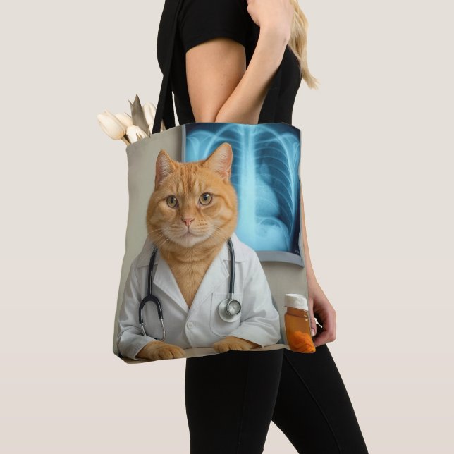 Tote Bag Ginger Cat Wearing a Doctor Lab Coat (De près)