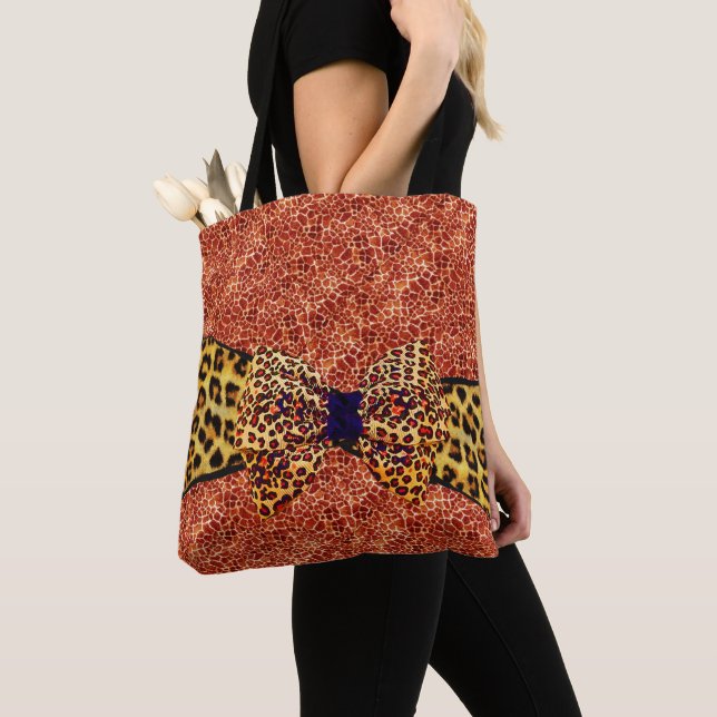 TOTE BAG GIRAFFE ROUGE IMPRIMÉ ET RIBBON DE PEAU LÉOPARDE (De près)
