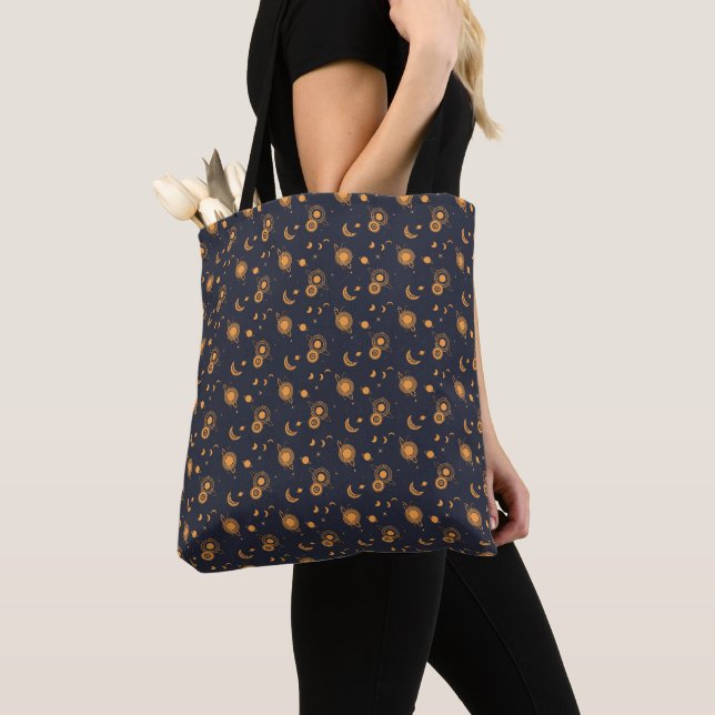 Tote Bag Golden black celestial sun moon galaxy pattern (De près)