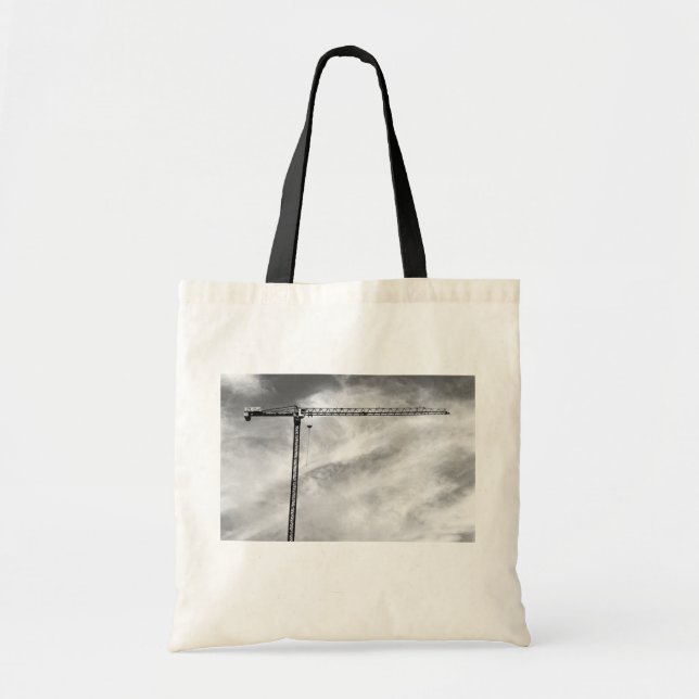 Tote Bag Grue de construction et ciel photo noir et blanc (Devant)