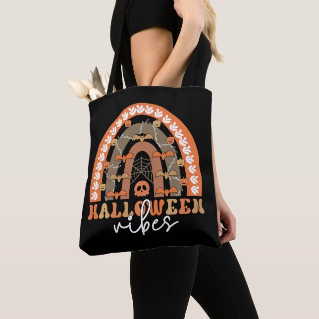 Tote Bag Halloween Vibes Boho Rainbow Automne Éffrayant (De près)