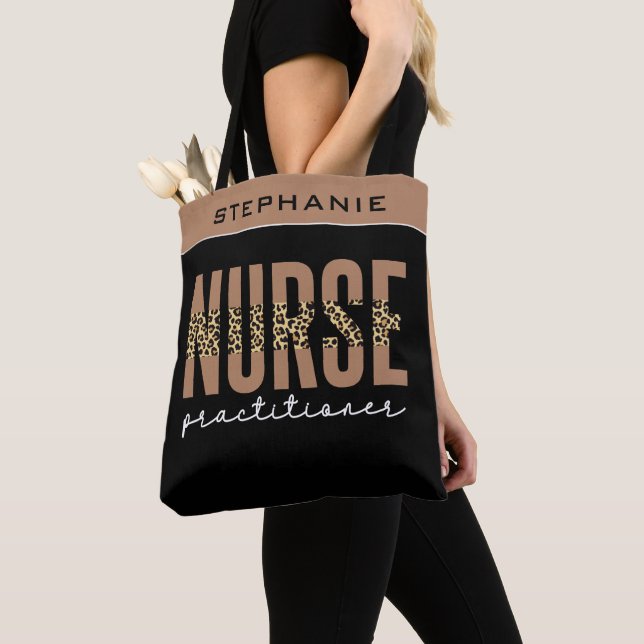 Tote Bag Infirmière sur mesure NP cheetah Graduation (De près)