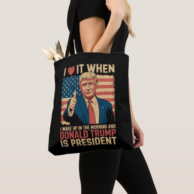 Tote Bag Je L'Aime Quand Je Me Réveille Et Trump Est Présid (De près)