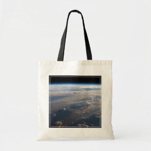 Tote Bag Le lever Du Soleil Coule De Longues Ombres Sur La