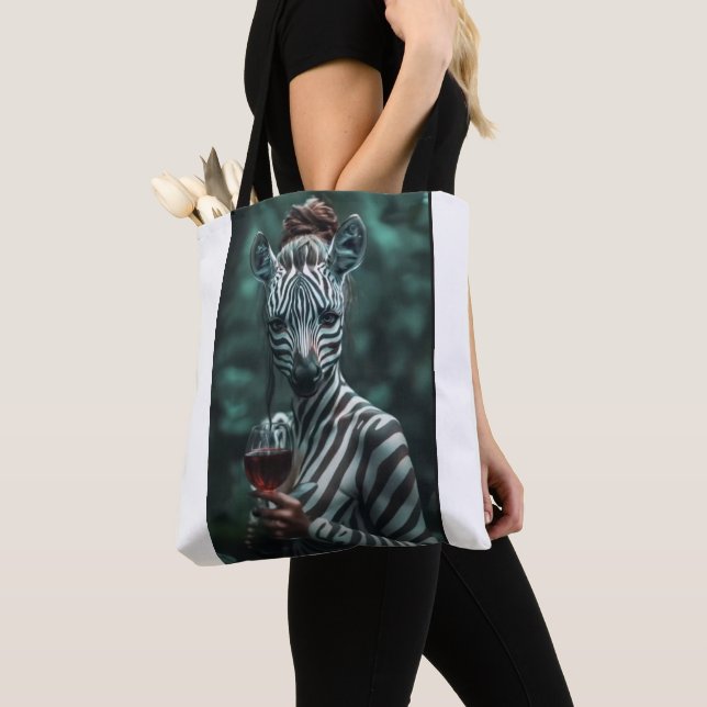 Tote Bag "L'élégance sauvage : le zèbre avec le verre de vi (De près)