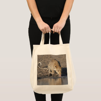 TOTE BAG LÉOPARD BOIT GROS PLAN