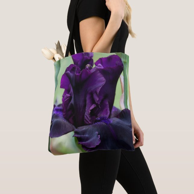 Tote Bag L'iris mauve-foncé Fourre-tout ressemble au (De près)