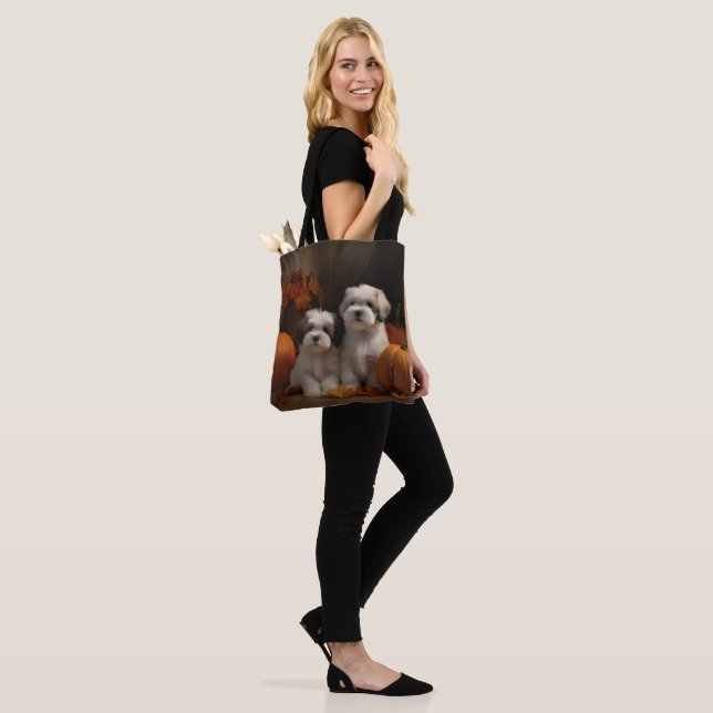 Tote Bag Malti tzu Puppy Citrouille d'automne (Sur le modèle)
