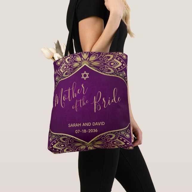 Tote Bag Mandala d'or sur la mère violette de la mariée (De près)
