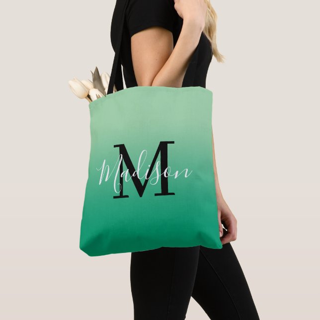 Tote Bag Monogramme moderne Nom Lumière au dégradé vert fon (De près)