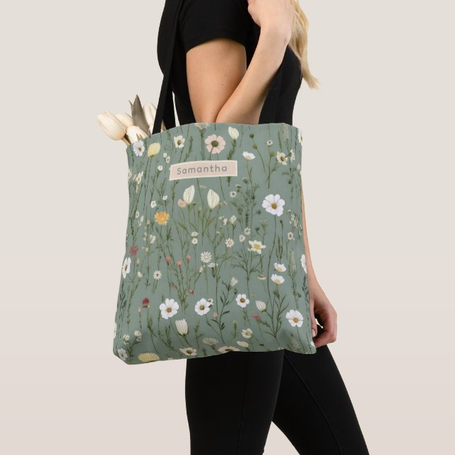 Tote Bag Monogramme Vert Sauge Jaune Blanc Fleurs Sauvages  (De près)