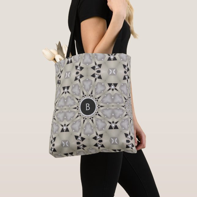 Tote Bag Motif géométrique monogramme kaki tan noir (De près)