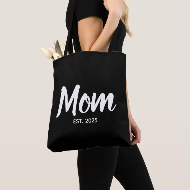 Tote Bag New Mom Established Date White Script (De près)