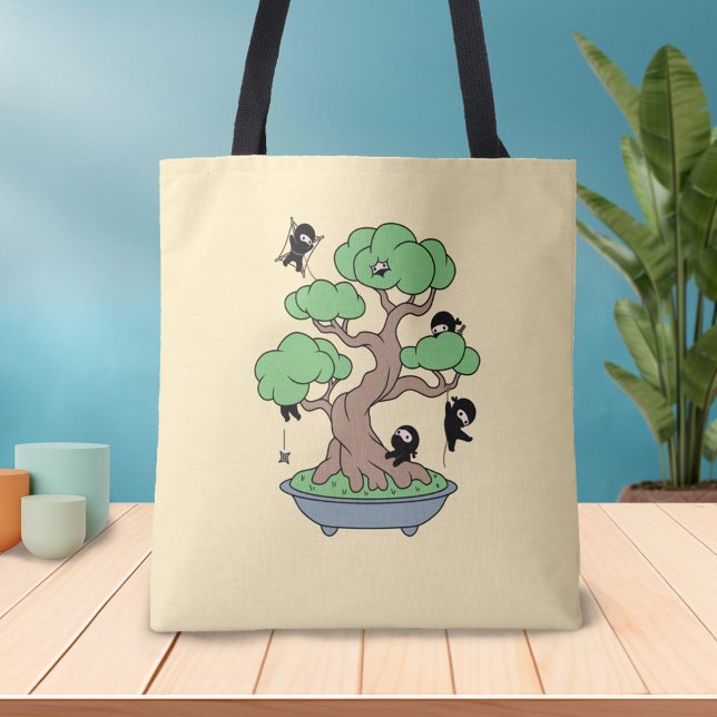 Tote Bag Ninjas minuscules en bonsaï sur jaune (Créateur téléchargé)