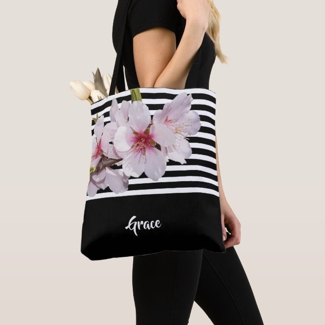 Tote Bag Noir blanc rayures rose cerisier fleuron nom (De près)