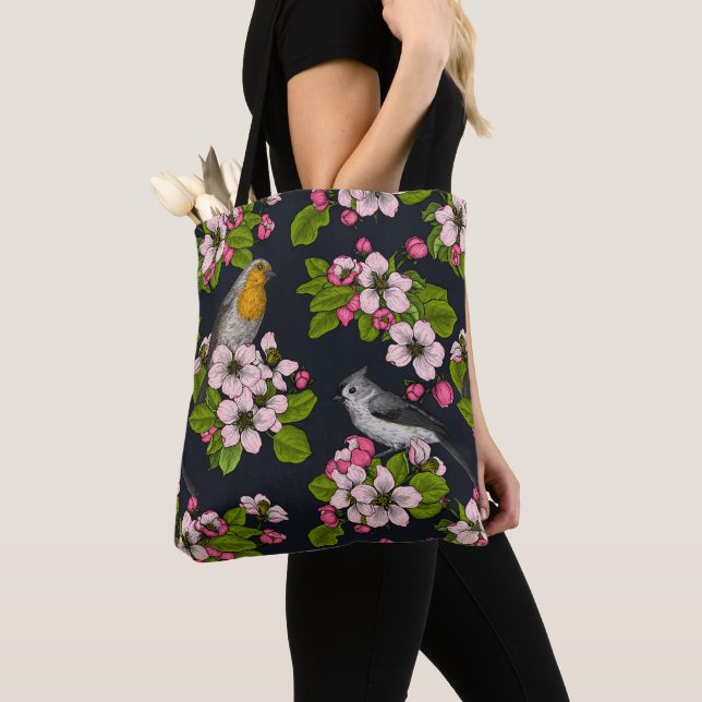 Tote Bag Oiseaux et fleurs en noir (De près)