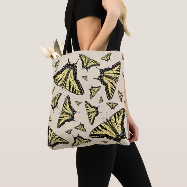 Tote Bag Papillons à queue jaune du sud-ouest partout (De près)