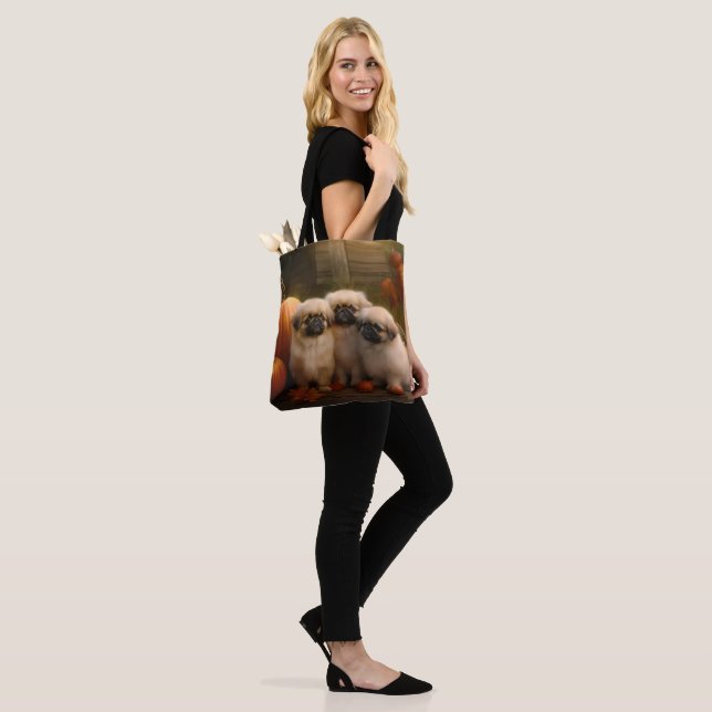 Tote Bag Pekingese Chiot Automne Citrouille délice (Sur le modèle)