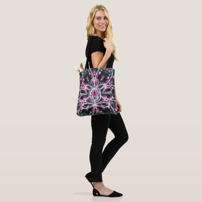 Tote Bag Phosphorescence Zen Lotus (Sur le modèle)