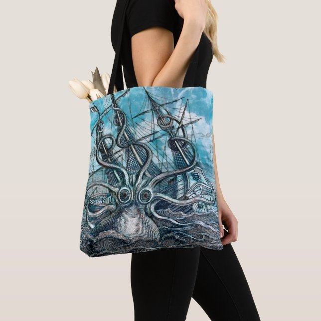 Tote Bag Pieuvre géante Mer Bleue Monstre Voilier (De près)