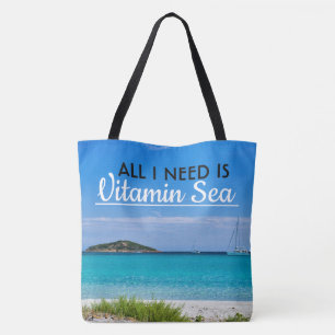 Tote Bag plage de sable blanc avec eau turquoise et voilier