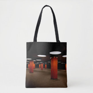 TOTE BAG POSTE ROUGE SOUS PLAFOND LUMIÈRE LA NUIT