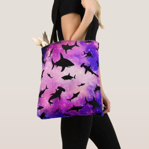 Tote Bag requin-poisson noir sur galaxie inclinée Espace