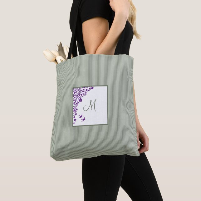 Tote Bag Sage Stripe Purple Floral Premier Script Monogramm (De près)