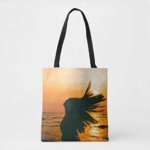 Tote Bag Silhouette de fille, coucher du soleil sur la mer,