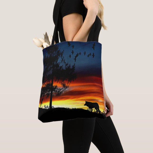 Tote Bag Silhouette noire du loup, des oiseaux et de l'arbr (De près)