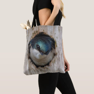 Tote Bag Songeur d'hirondelle d'arbre dans Nestbox
