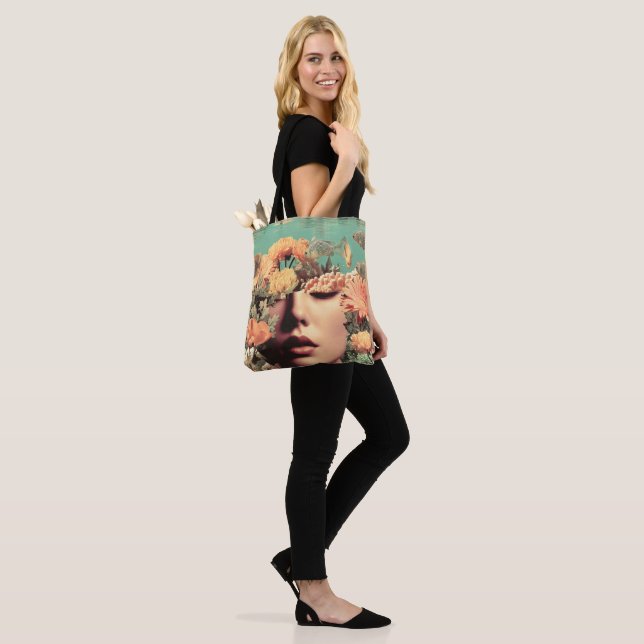 Tote Bag Surreal Underwater Portrait With Coral Flowers (Sur le modèle)
