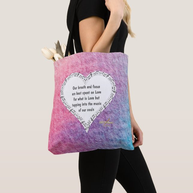 Tote Bag Tote Ode à l'amour par la poète Adiela Akoo (De près)