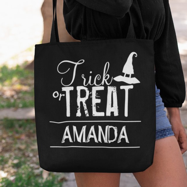 Tote Bag Typographie Casquette Halloween Trick Ou Treat Wit (Halloween personalized black and white witch "trick or treat" tote bag.)