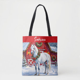 Tote Bag Un Cheval Blanc Festif et une Grange d'hiver Noël