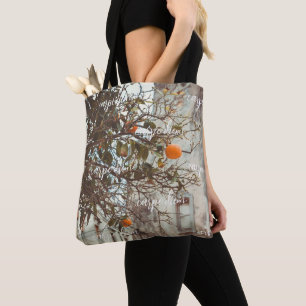 Tote Bag Un Oranger dans une vieille ville romantique