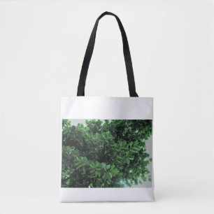 Tote Bag Une merveilleuse ombrage de l'arbre Régulièrement
