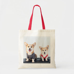 Tote Bag Une paire de Corgis se reposant sur un banc