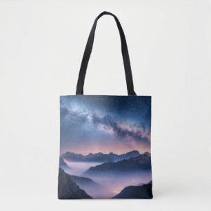 Tote Bag Voie Lactée sur les montagnes dans le brouillard l