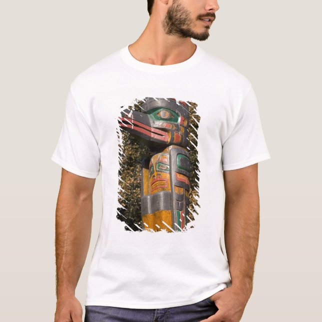 Totem pole in park in Ottawa, Ontario, Canada T-Shirt (Front)