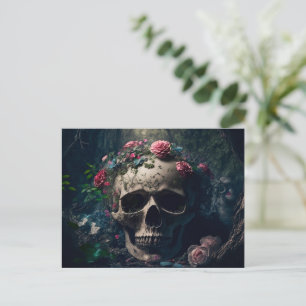 Totenkopf im Wald und dekorativen Blumen Holiday Postcard