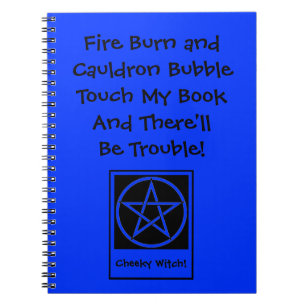 Touchez Mon Livre et le Bloc-notes Wiccan sera pro
