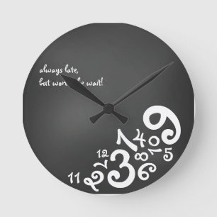 Toujours en retard : Horloge circulaire