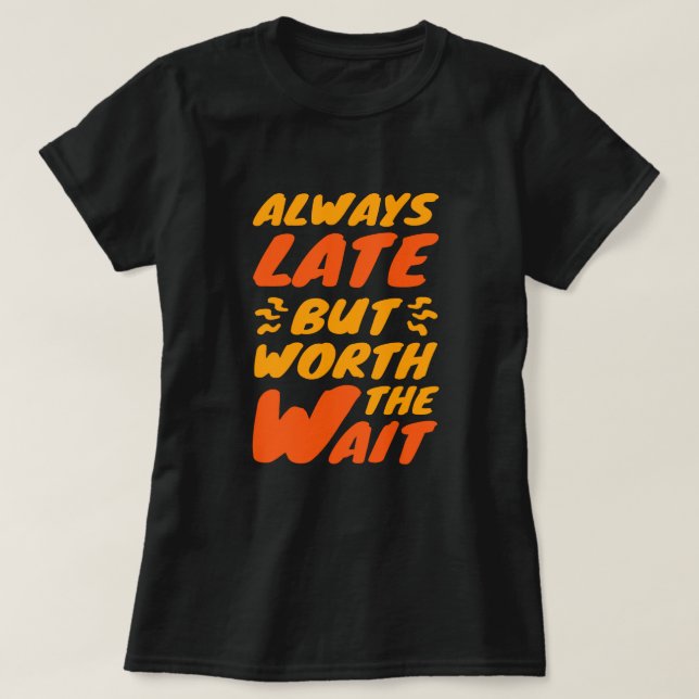 Toujours En Retard Mais... T-shirt Femme drôle (Design devant)