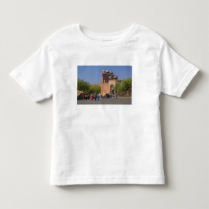 Tourists in front of Fatehpur Sikri, in the Toddler T-shirt