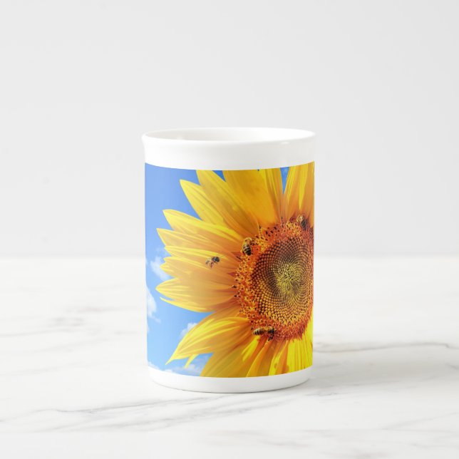 Tournesol jaune et abeilles sur la Mug Ciel Bleu (Devant)