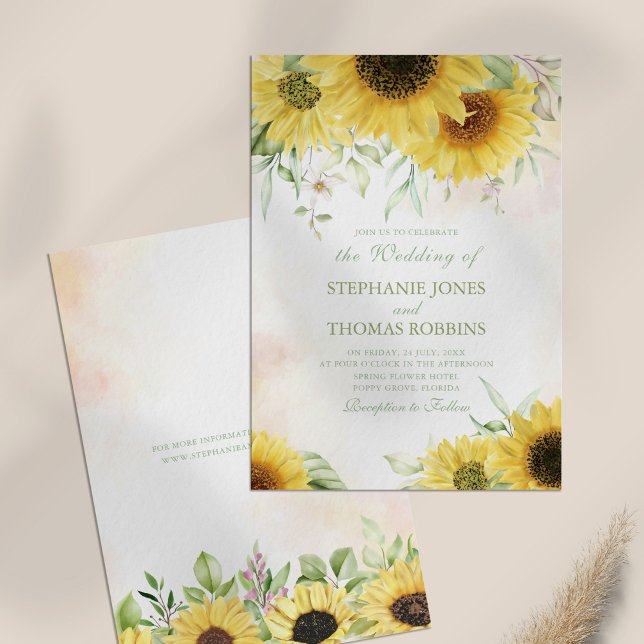 Tournesol rustique délice Faire-part de mariage (Rustic Sunflower Delight Wedding Invitation on a table.)