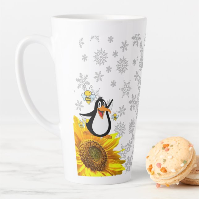 Tournesol Snowflakes Penguin Bumblebee Latte Mug (En situation)